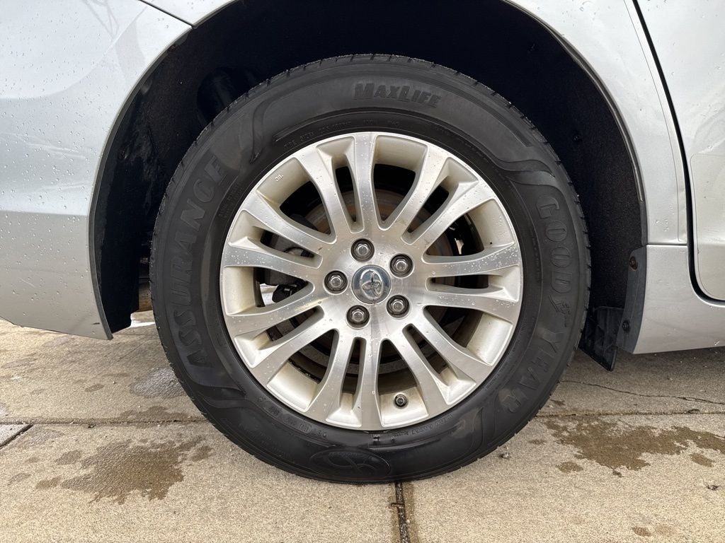 2017 Toyota Sienna XLE 8 Passenger