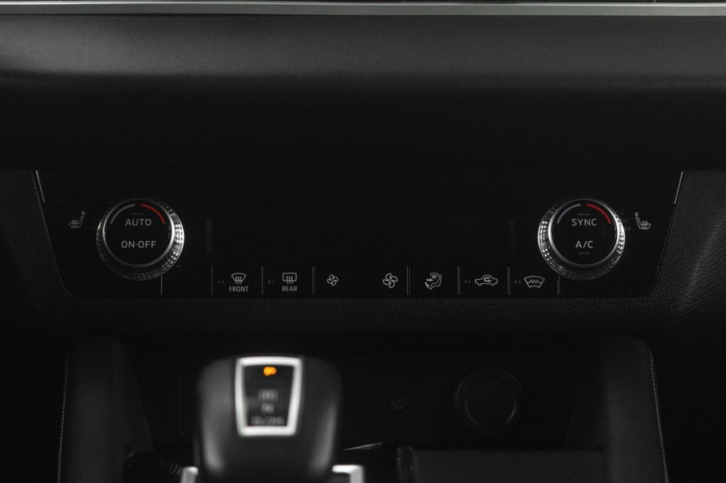 2024 Mitsubishi Outlander SE Black Edition